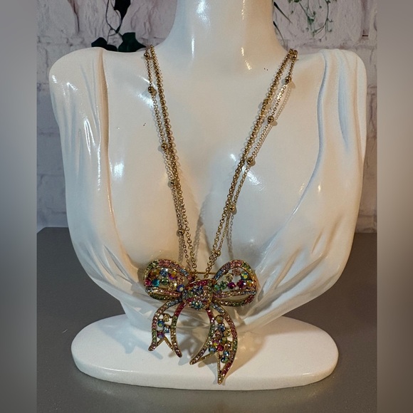 High end European made Multicolor Bow Pendant Necklace🌈💛✨💫